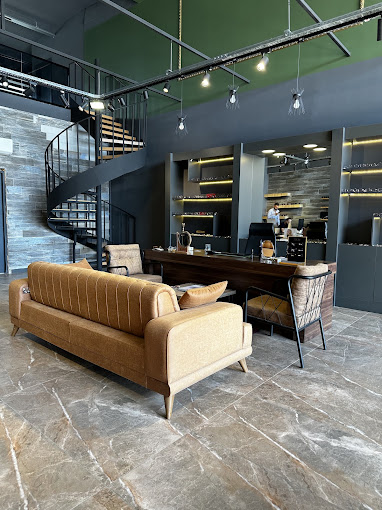 Yaşar Optik mağaza lounge alanı